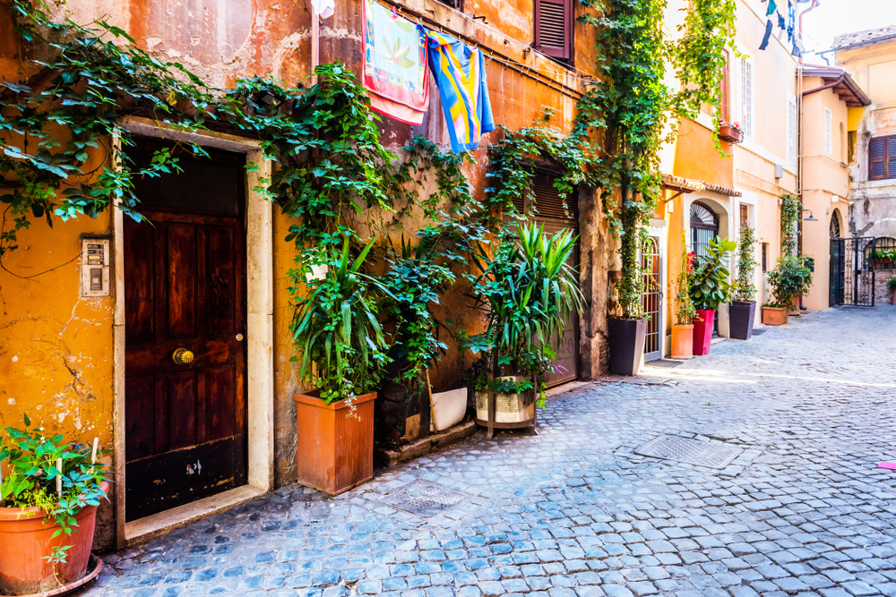 Beautiful,Old,Street,In,Trastevere.,Rome,,Italy.,Trastevere,Is,One