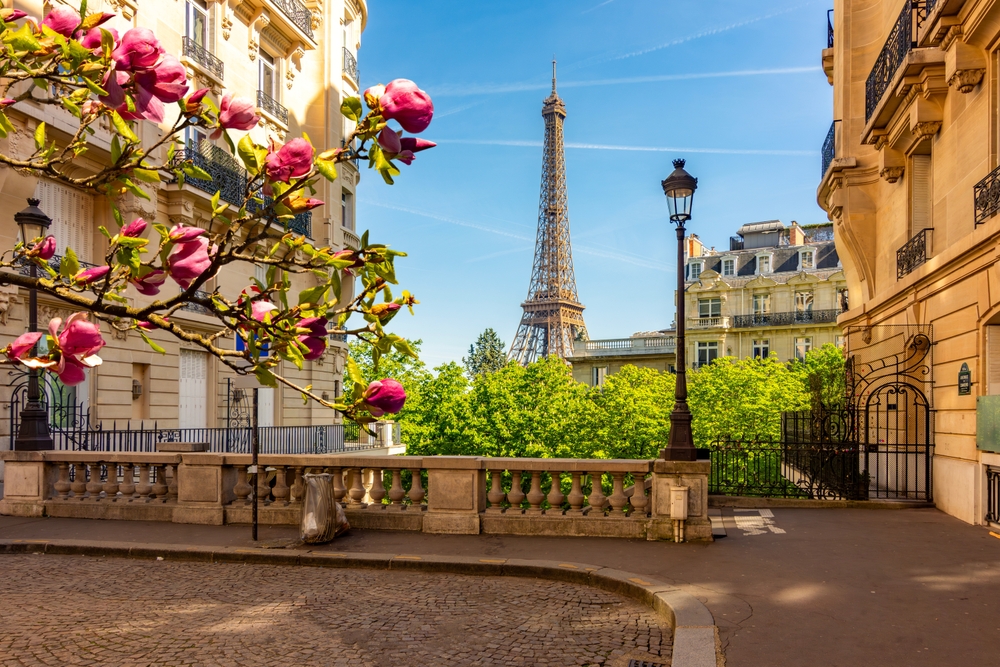Eiffel,Tower,And,Streets,Of,Paris,In,Spring,,France