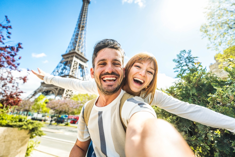 Happy,Couple,Of,Tourists,Taking,Selfie,Picture,In,Front,Of