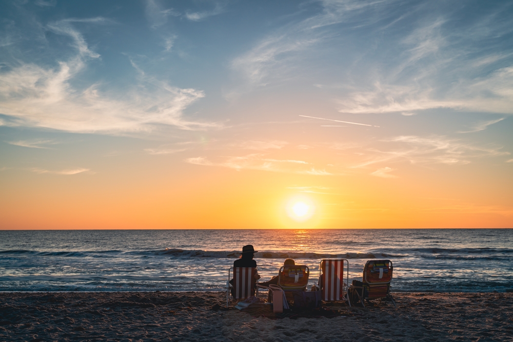?,Family,Is,Watching,Sunset,On,A,Beach,In,Venice,