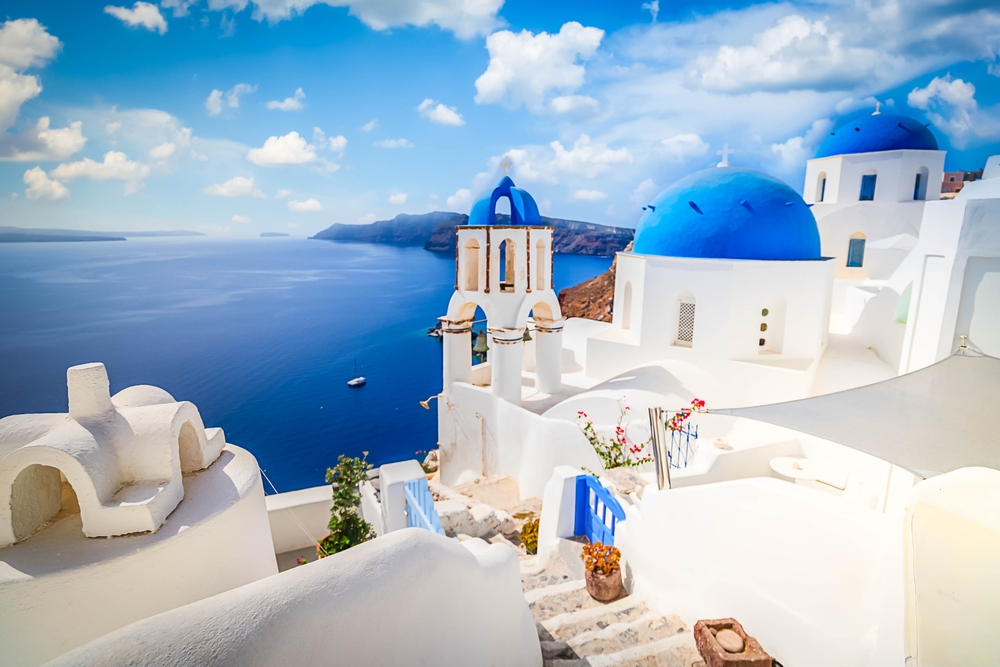 Traditional,Greek,Village,Oia,Of,Santorini,,With,Blue,Domes,Against