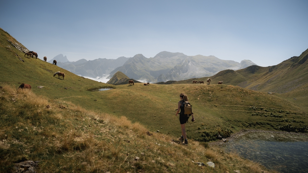Woman,Hiking,In,The,Pyrenees,Mountains,Enjoying,The,Landscape,With