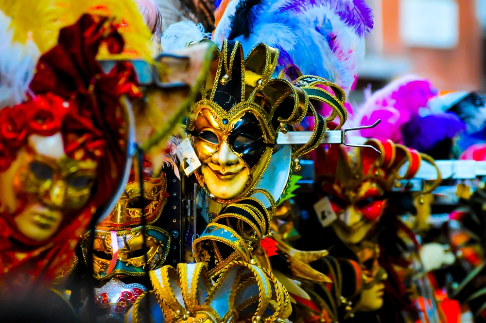 Traditional,Carnival,Venice,Mask,With,Colorful,Decoration